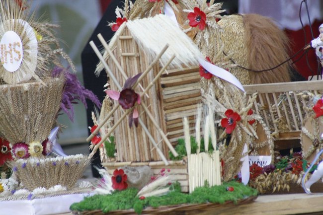 Dożynki z chlebem i białą kiełbasą - zdjęcia