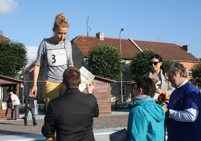 Bruk kontra szpilki - zdjęcia