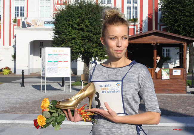 Bruk kontra szpilki - zdjęcia