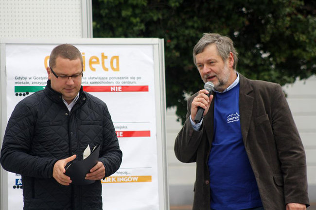 Bruk kontra szpilki - zdjęcia