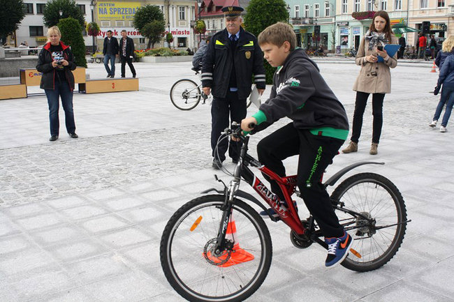 Bruk kontra szpilki - zdjęcia