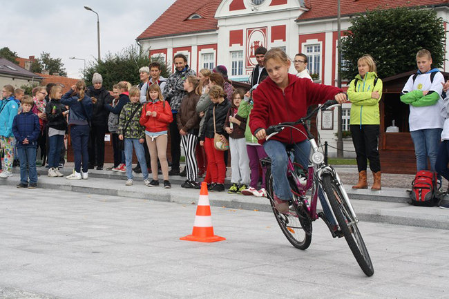 Bruk kontra szpilki - zdjęcia