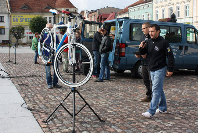 Bruk kontra szpilki - zdjęcia