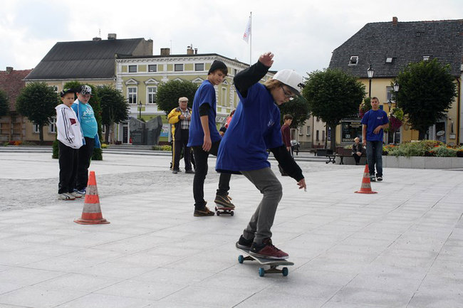 Bruk kontra szpilki - zdjęcia