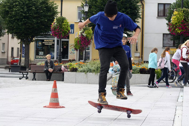 Bruk kontra szpilki - zdjęcia