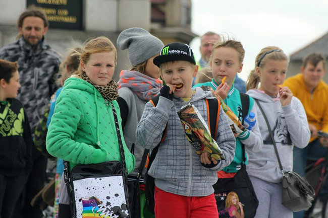 Bruk kontra szpilki - zdjęcia