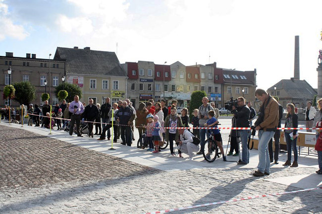 Bruk kontra szpilki - zdjęcia