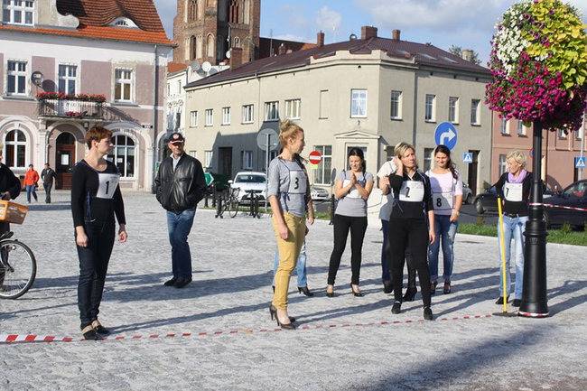 Bruk kontra szpilki - zdjęcia