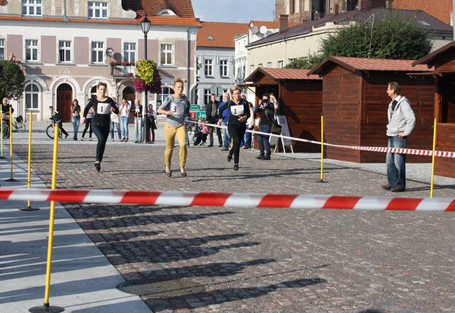 Bruk kontra szpilki - zdjęcia