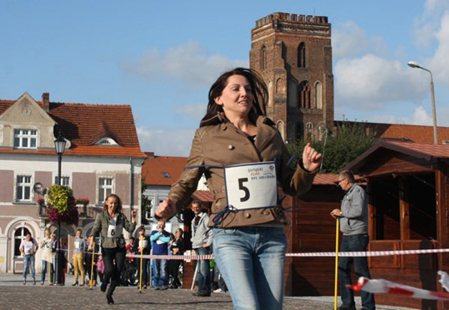 Bruk kontra szpilki - zdjęcia