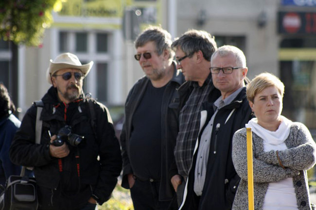 Bruk kontra szpilki - zdjęcia