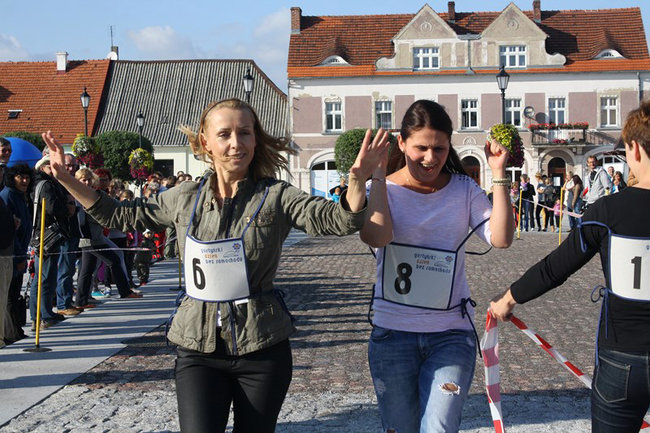 Bruk kontra szpilki - zdjęcia