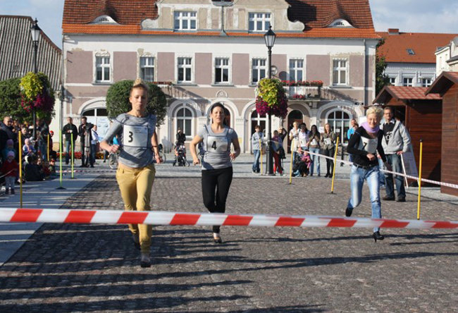 Bruk kontra szpilki - zdjęcia