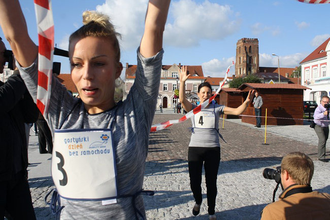 Bruk kontra szpilki - zdjęcia