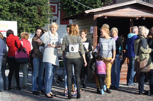 Bruk kontra szpilki - zdjęcia