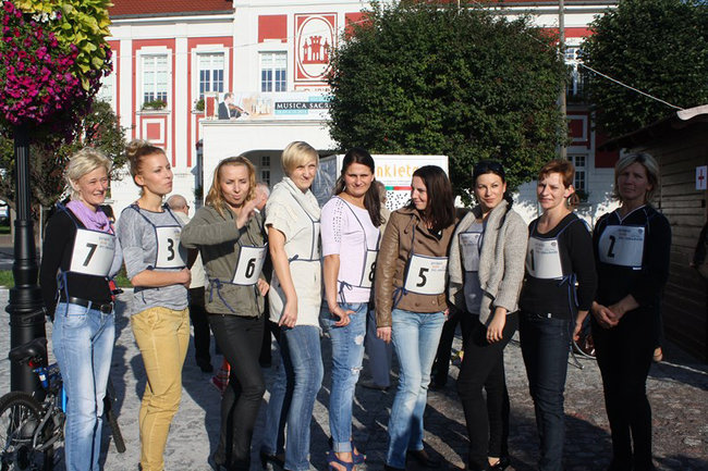 Bruk kontra szpilki - zdjęcia