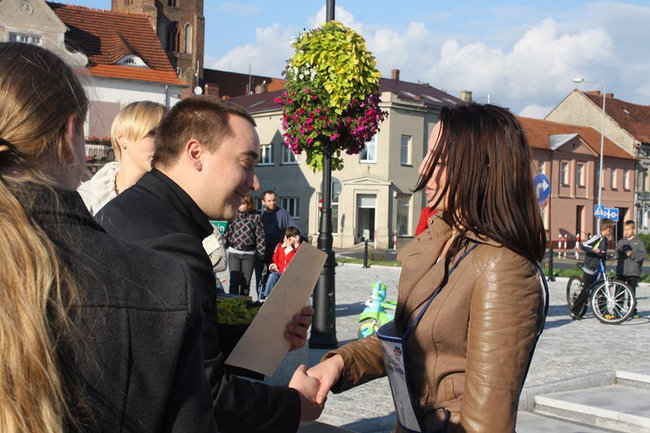 Bruk kontra szpilki - zdjęcia