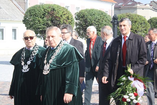 Rocznica w cieniu obaw - zdjęcia