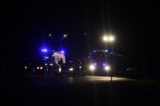 Ściął dwa znaki drogowe - zdjęcia