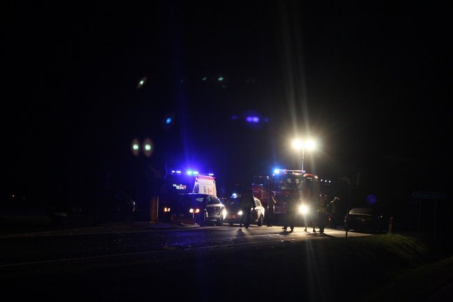 Ściął dwa znaki drogowe - zdjęcia