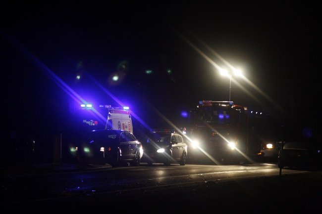 Ściął dwa znaki drogowe - zdjęcia