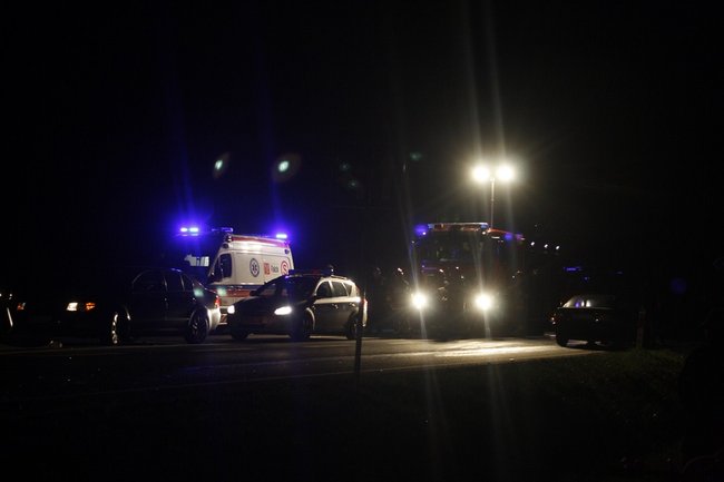 Ściął dwa znaki drogowe - zdjęcia