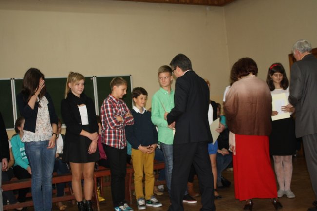 Nagrodzili wzorowych uczniów - zdjęcia