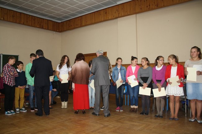 Nagrodzili wzorowych uczniów - zdjęcia