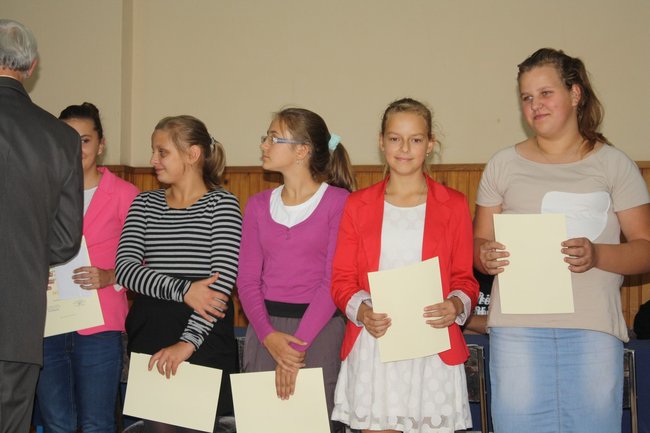 Nagrodzili wzorowych uczniów - zdjęcia