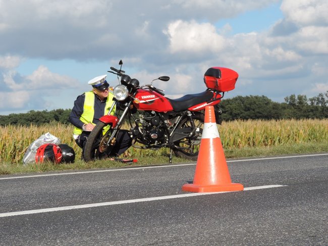 TIR zahaczył motorowerzystę - zdjęcia
