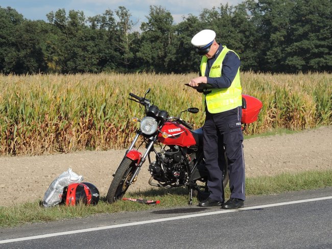 TIR zahaczył motorowerzystę - zdjęcia