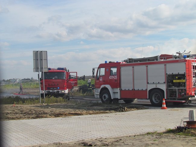 Groźny pożar przy stacji paliw - zdjęcia