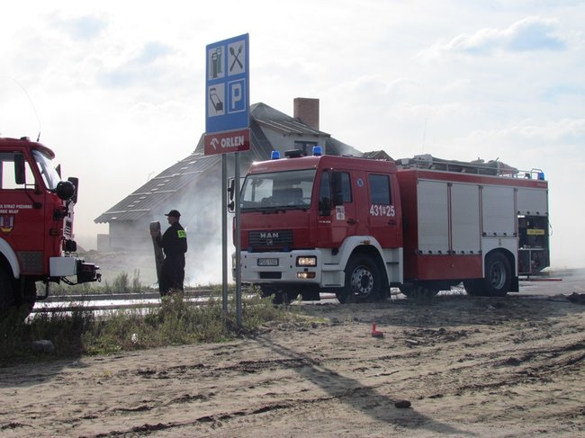 Groźny pożar przy stacji paliw - zdjęcia