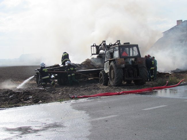 Groźny pożar przy stacji paliw - zdjęcia