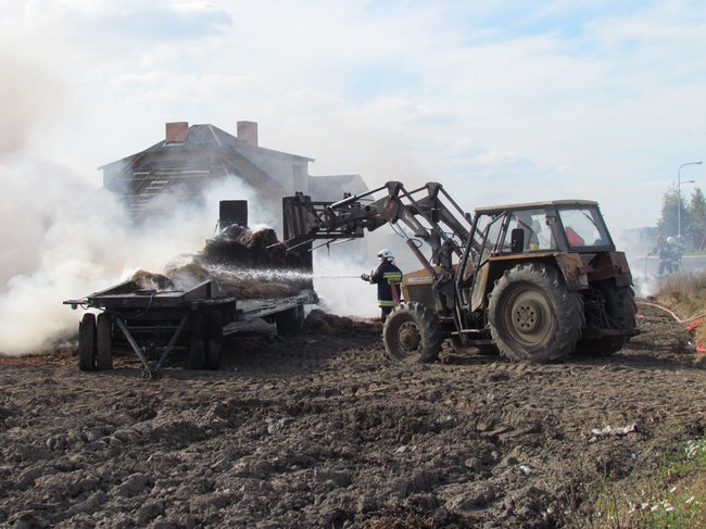 Groźny pożar przy stacji paliw - zdjęcia