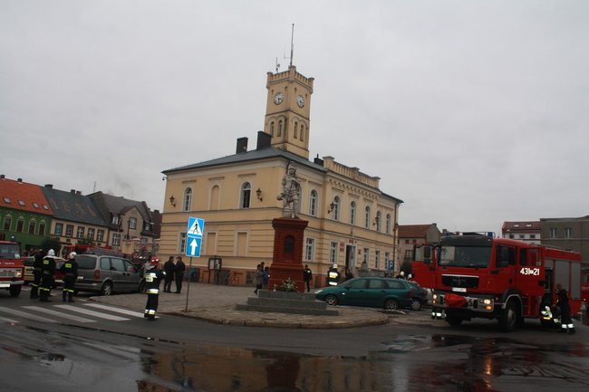 Pożar na piętrze ratusza - zdjęcia
