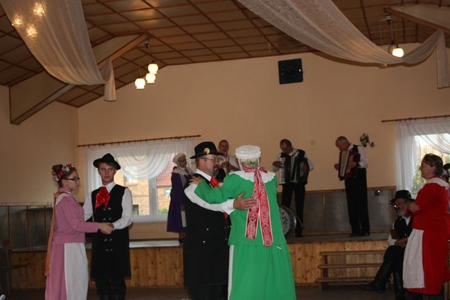 Seniorzy bawili się do nocy - zdjęcia