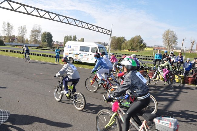 Festyn na dwóch kółkach - zdjęcia