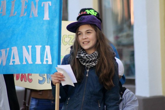 Uczniowie wyszli na ulicę - zdjęcia