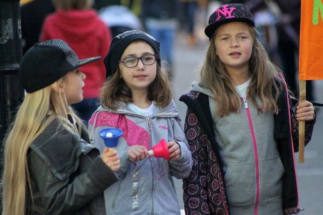 Uczniowie wyszli na ulicę - zdjęcia