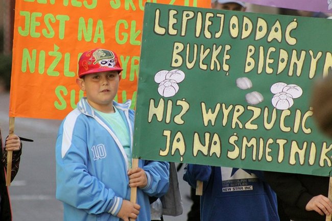 Uczniowie wyszli na ulicę - zdjęcia