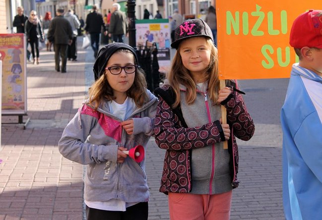 Uczniowie wyszli na ulicę - zdjęcia