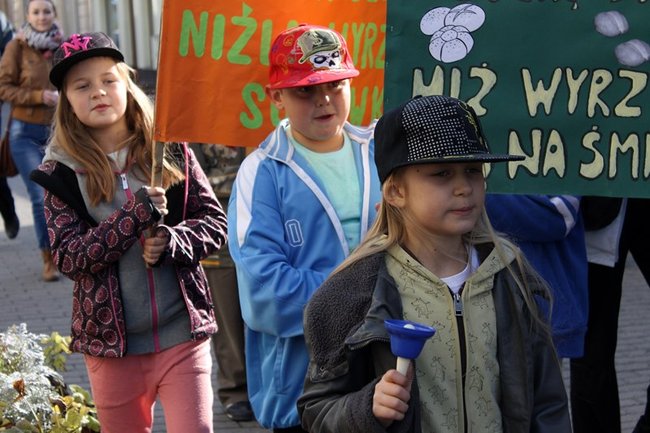 Uczniowie wyszli na ulicę - zdjęcia