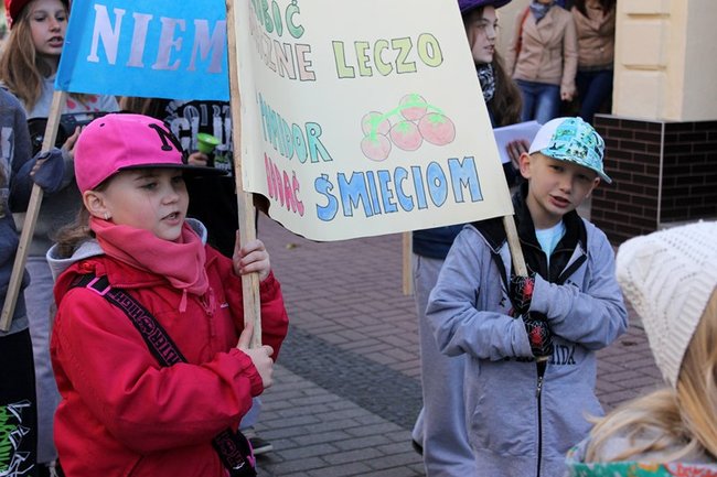 Uczniowie wyszli na ulicę - zdjęcia