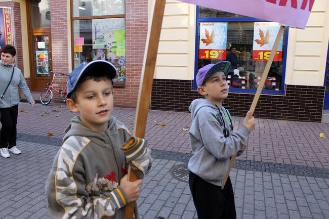 Uczniowie wyszli na ulicę - zdjęcia