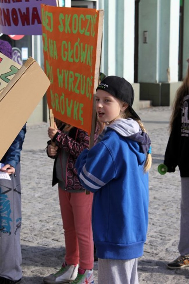 Uczniowie wyszli na ulicę - zdjęcia