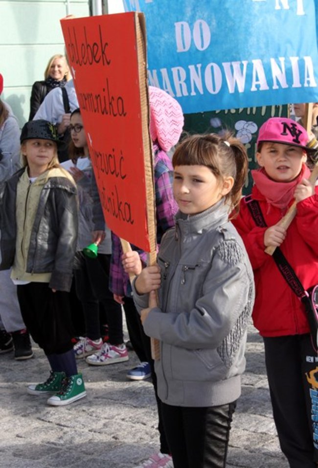 Uczniowie wyszli na ulicę - zdjęcia