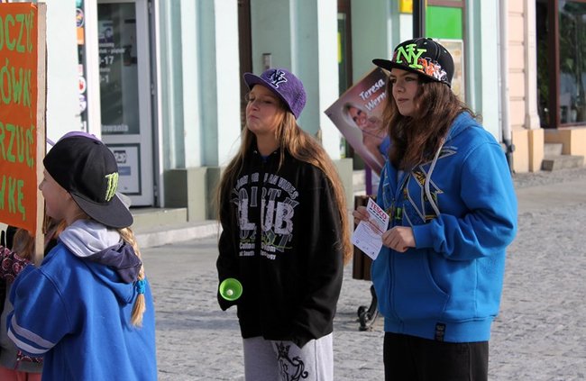 Uczniowie wyszli na ulicę - zdjęcia