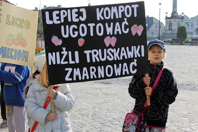 Uczniowie wyszli na ulicę - zdjęcia