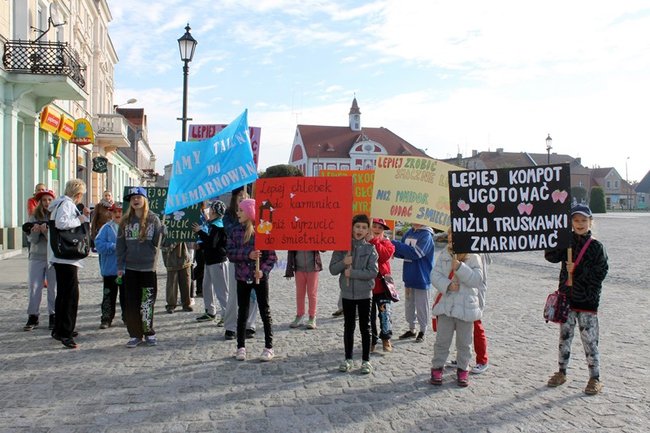 Uczniowie wyszli na ulicę - zdjęcia